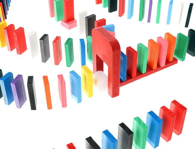 populární stavebnice – dětské barevné domino